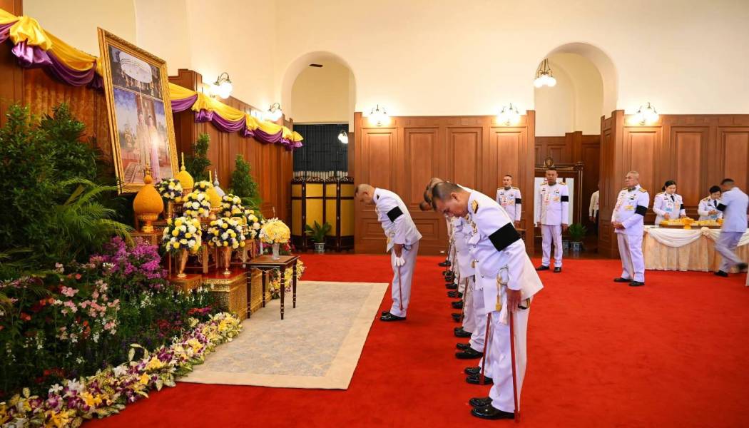 ลงนามถวายพระพรพระบาทสมเด็จพระเจ้าอยู่หัว และสมเด็จพระนางเจ้าฯ พระบรมราชินี เนื่องในโอกาสวันขึ้นปีใหม่ พุทธศักราช ๒๕๖๙