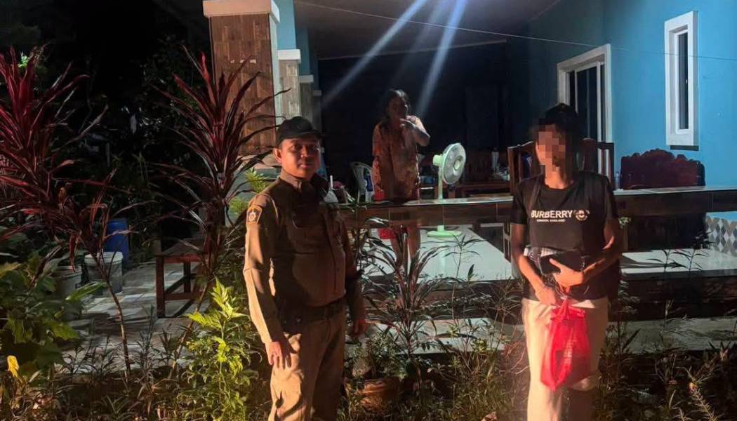 สภ.หนองขาม ให้ความช่วยเหลือหญิงสาวเกิดพลัดหลง จึงประสานตรวจสอบข้อมูล พร้อมอำนวยความสะดวกและนำส่งกลับถึงที่พักอย่างปลอดภัย