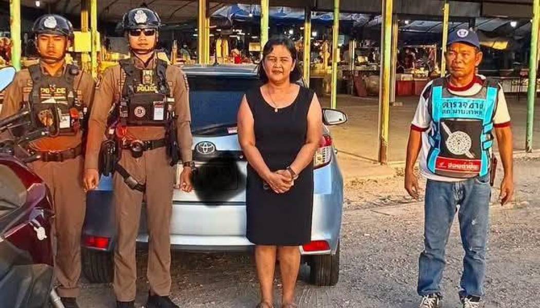 สภ.มาบตาพุดพร้อมตำรวจช่าง เข้าช่วยเหลือประชาชนที่ประสบปัญหารถยนต์ยางแบน โดยดำเนินการเปลี่ยนยางจนแล้วเสร็จ