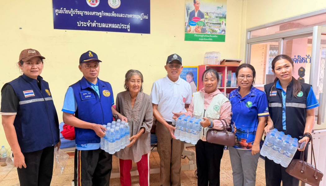 ตำรวจบ้านโพธิ์ เคียงข้างประชาชน ฝ่าน้ำท่วม เติมกำลังใจผู้ประสบภัย