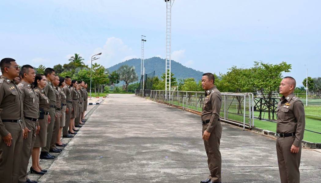 ผบช.ภ.2 ตรวจแถวกำชับวินัยตำรวจ ย้ำเครื่องแบบ–ทรงผมต้องถูกระเบียบ สร้างภาพลักษณ์ตำรวจมืออาชีพ
