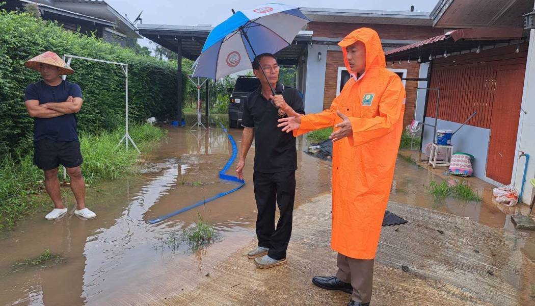 ตำรวจระเบาะไผ่ ร่วมทุกภาคส่วน เร่งแก้น้ำท่วมขัง ดูแลความปลอดภัยประชาชน