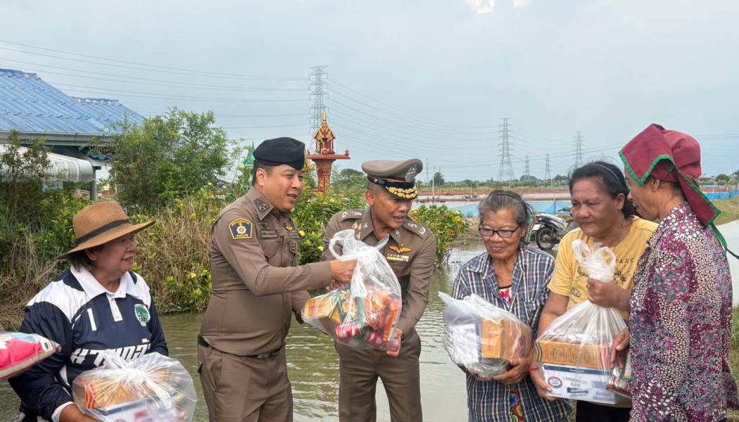 พล.ต.ต.พงศ์พันธ์ วงษ์มณีเทศ รอง ผบช.ภ.2 ลงพื้นที่บางปะกง ติดตามสถานการณ์น้ำท่วม พร้อมดูแลประชาชนและตำรวจ