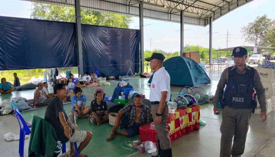 191 รับแจ้ง ตำรวจบ้านโพธิ์ลงพื้นที่ทันที” ช่วยผู้ประสบภัยน้ำท่วม