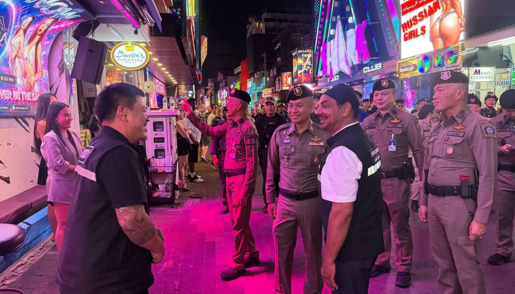 ภ.2 คุมเข้ม! ปล่อยแถวตำรวจ 8 จังหวัด เฝ้าระวังพื้นที่เสี่ยง สร้างความมั่นใจประชาชน–นักท่องเที่ยว