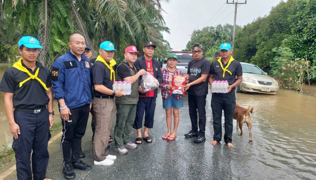ฝ่าวิกฤตไปด้วยกัน ตำรวจภูธรจังหวัดจันทบุรี ดูแลตำรวจ–เคียงข้างผู้ปฏิบัติงาน ช่วยเหลือผู้ประสบภัยน้ำท่วม
