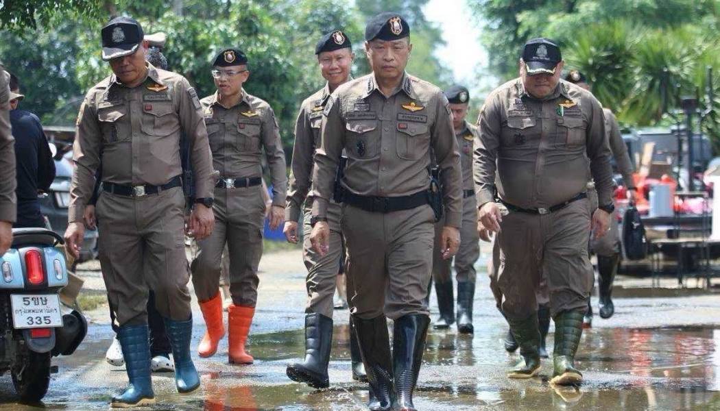 ผบช.ภ.2 ลงพื้นที่ศรีมหาโพธิ เยี่ยมผู้ประสบภัยน้ำท่วม ส่งต่อความห่วงใยถึงประชาชน