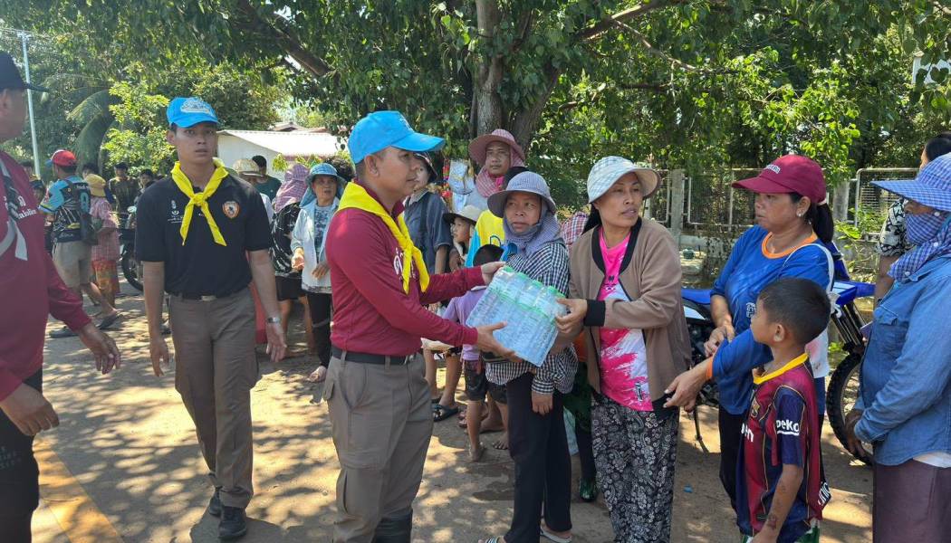 ตำรวจปราจีนบุรี ผนึกกำลังช่วยผู้ประสบภัย ลุยพื้นที่น้ำท่วม ส่งความห่วงใยถึงประชาชน