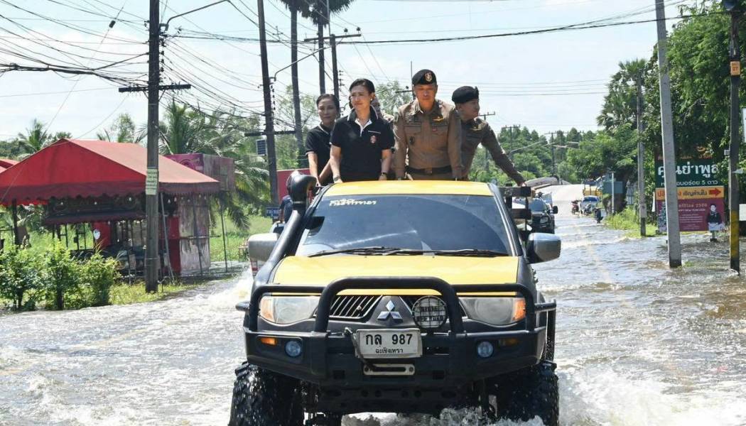 ภ.2 ไม่ทิ้งกัน” ผบช.ภ.2 ลงพื้นที่บางคล้า ระดมความช่วยเหลือถึงผู้ประสบอุทกภัย ทั้งทางบก–ทางน้ำ–ทางอากาศ