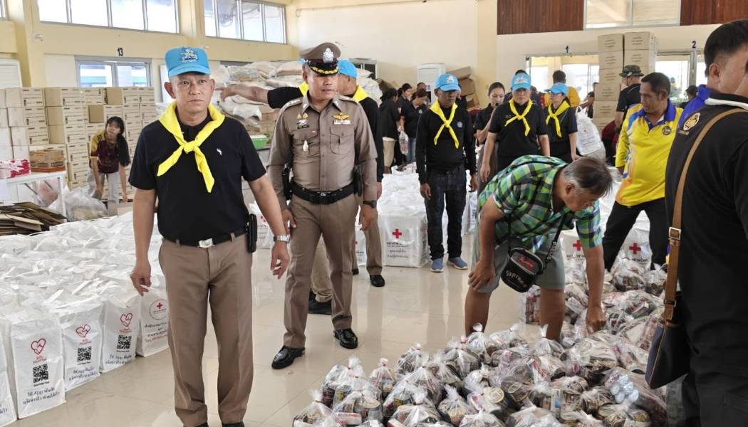 ตำรวจภูธรภาค 2 ผนึกกำลังจิตอาสา ร่วมจัดชุดธารน้ำใจ ส่งต่อความห่วงใยถึงผู้ประสบอุทกภัย จว.ปราจีนบุรี
