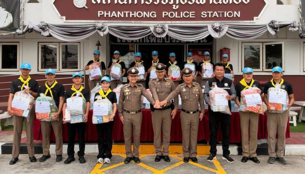 3 โรงพักผนึกกำลัง! ต่างพื้นที่ แต่ไม่แบ่งเขตความห่วงใย ร่วมช่วยผู้ประสบภัยน้ำท่วมหลังน้ำลด